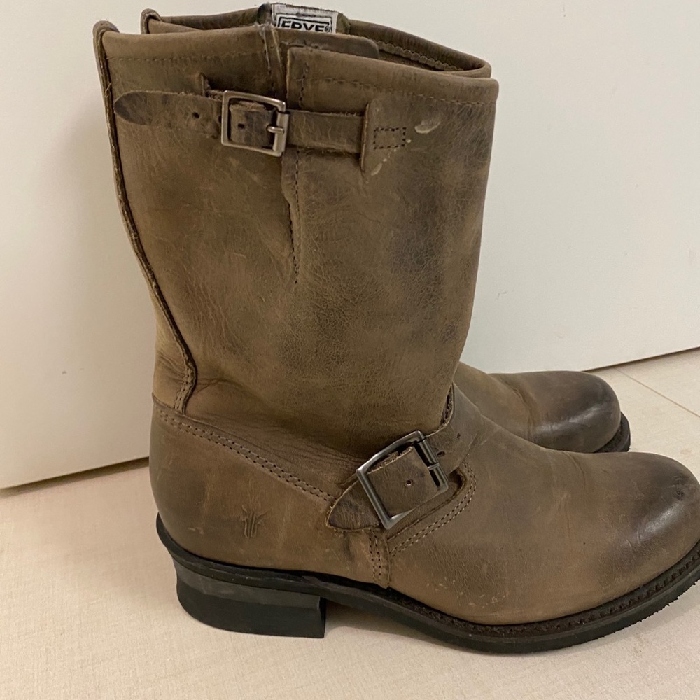 Frye Engineer 8R boots in Taupe